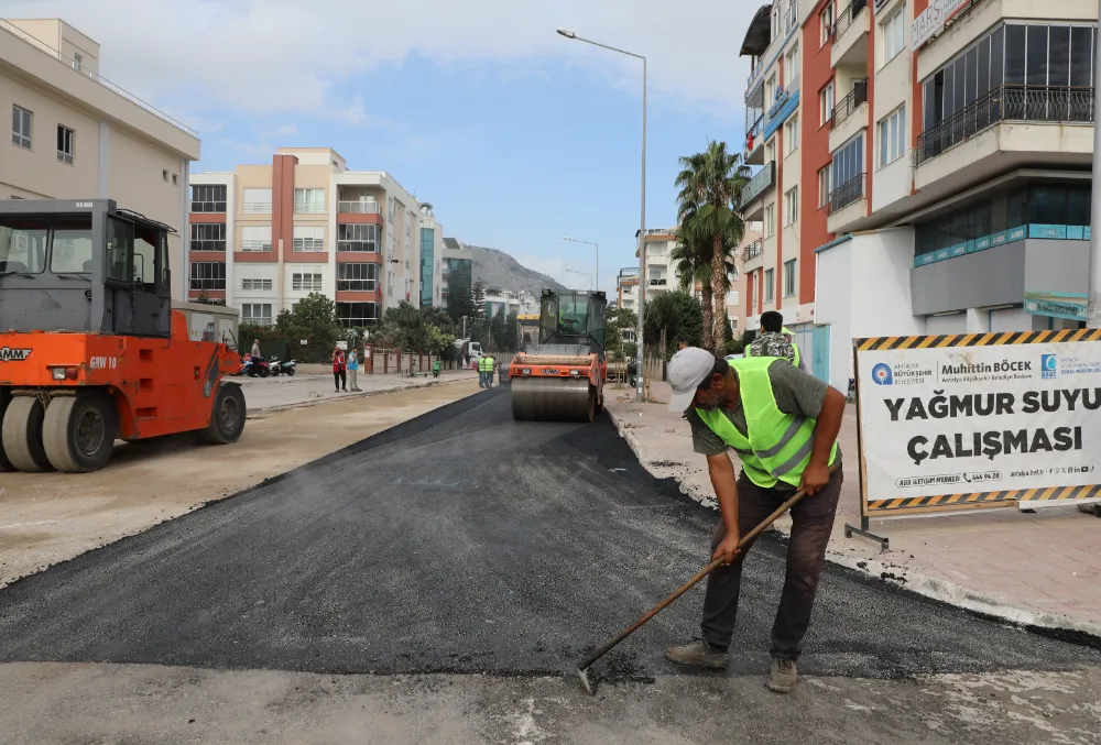 Büyükşehir Liman Mahallesi’nin yağmur suyu hattını yeniledi 