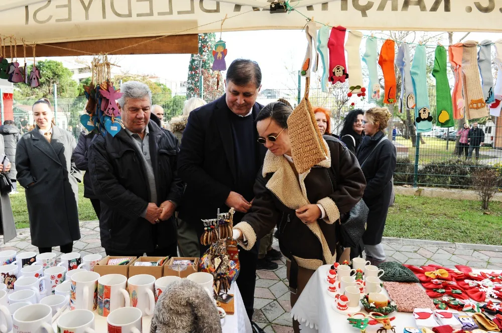 Karşıyaka’da yılın en renkli pazarı açıldı