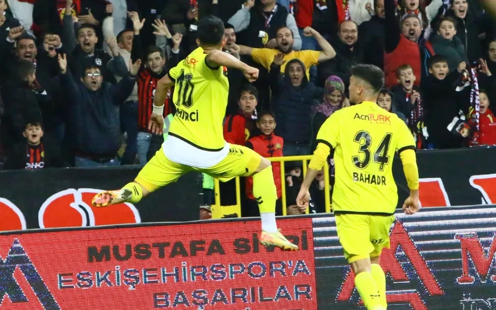 Eskişehirspor Osmanlı 1453’ü 6-0’la geçti ve liderliğe yükseldi