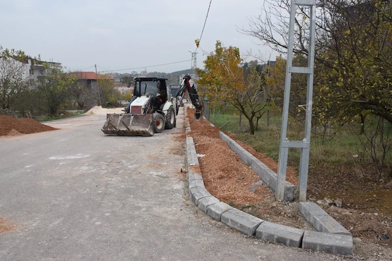 İZMİT BELEDİYESİNDEN HATİPKÖY’E YENİ VE GÜVENLİ KALDIRIMLAR