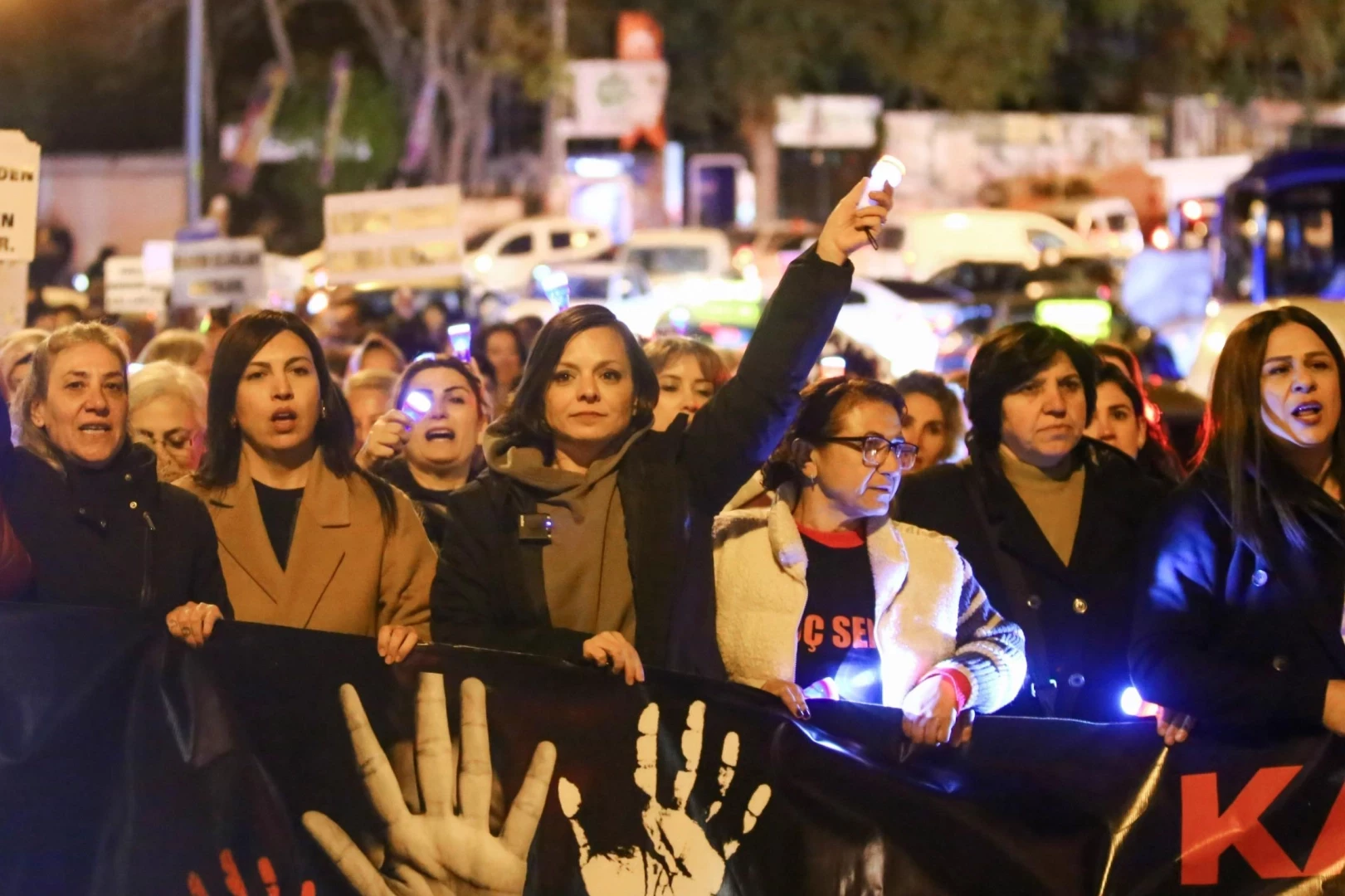 İzmirli kadınlar şiddete karşı 