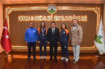 Osmangazili Sporcular Bursa’ya Türkiye Rekoru, Birincilik ve Avrupa Derecesiyle Döndü