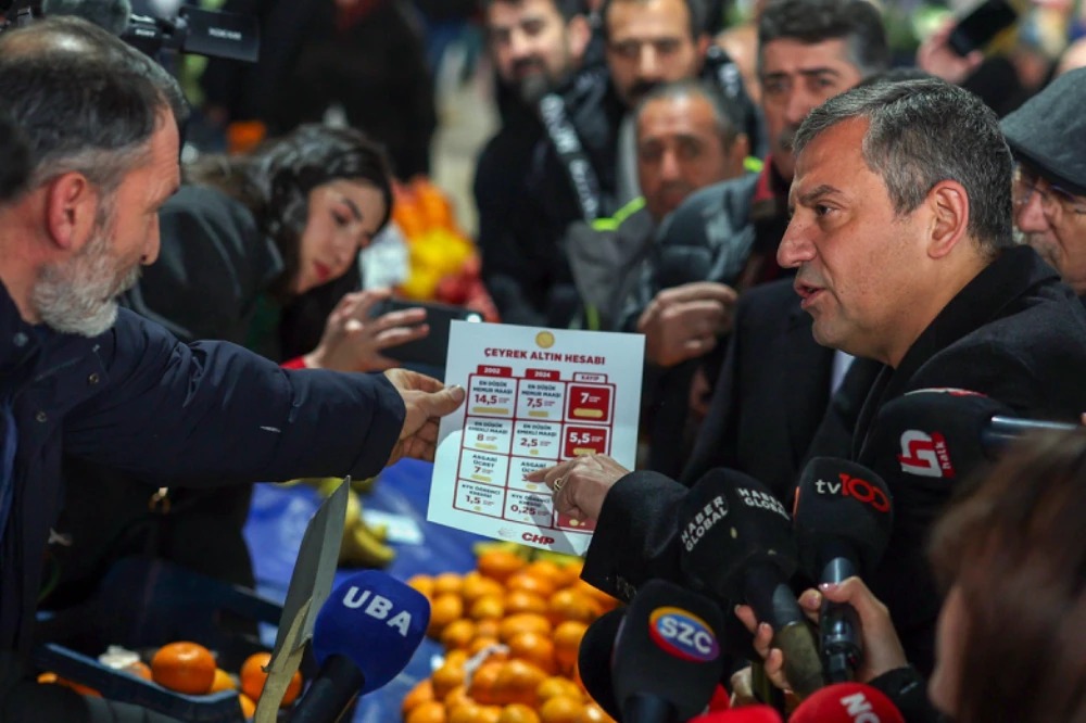 Özgür Özel Yenişehir Pazarında: “Geçim Sıkıntısını Yerinde Görüyoruz”