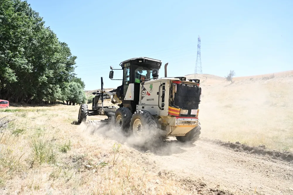 Mamak Belediyesinden Hasat Zamanı Çiftçilere Yol Desteği