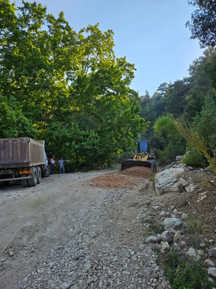 Kemer Belediyesi Fen İşleri Müdürlüğü Ekipleri Altyapı Çalışmalarına Devam Ediyor