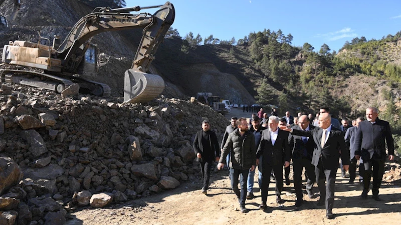 Andırın’ın Şehir Merkezine Ulaşımını Kısaltacak Yolda Çalışmalar Hızla Sürüyor