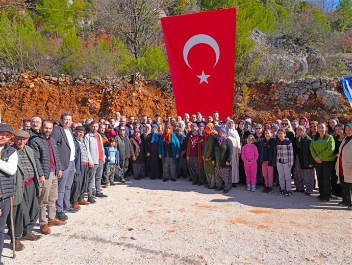 BAŞKAN ÖZÇELİK’TEN BADEMAĞACI