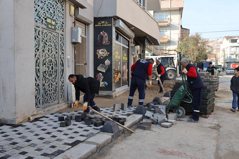 İZMİT BELEDİYESİ, ŞEHİT KAZIM CADDESİ’NDE ÇALIŞMALARA TÜM HIZIYLA DEVAM EDİYOR