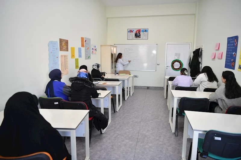 Büyükşehir KAYMEK’in Yoğun İlgi Gören Yabancı Dil Kursları Kursiyerlerden Tam Not Aldı