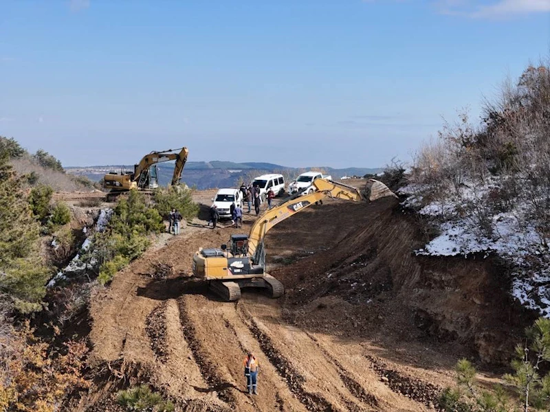 ENGEBELİ ARAZİYE RAĞMEN 35 GÜNDE 7,5 KM YOL KATETTİLER