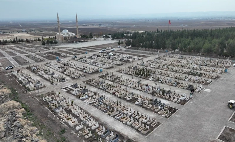 Büyükşehir Belediyesi’nden Mezarlıkta Ağaçlandırma Çalışması