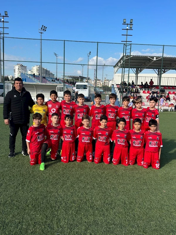 Kemer Belediye Merkez Spor U12, ligi üçüncü bitirdi