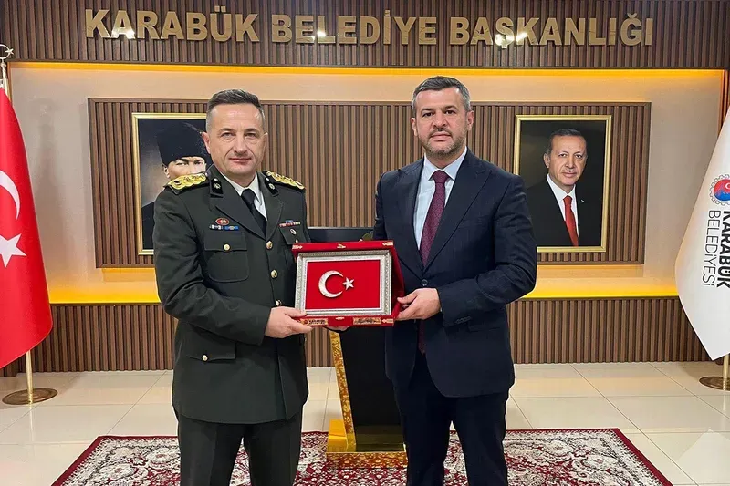 Karabük Garnizon Komutanı Albay Murat Gürcan, Belediye Başkanı Özkan Çetinkaya