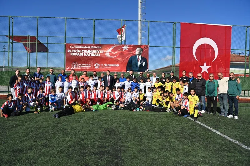 Cumhuriyet Kupası Tenis ve Futbol Turnuvaları Sona Erdi