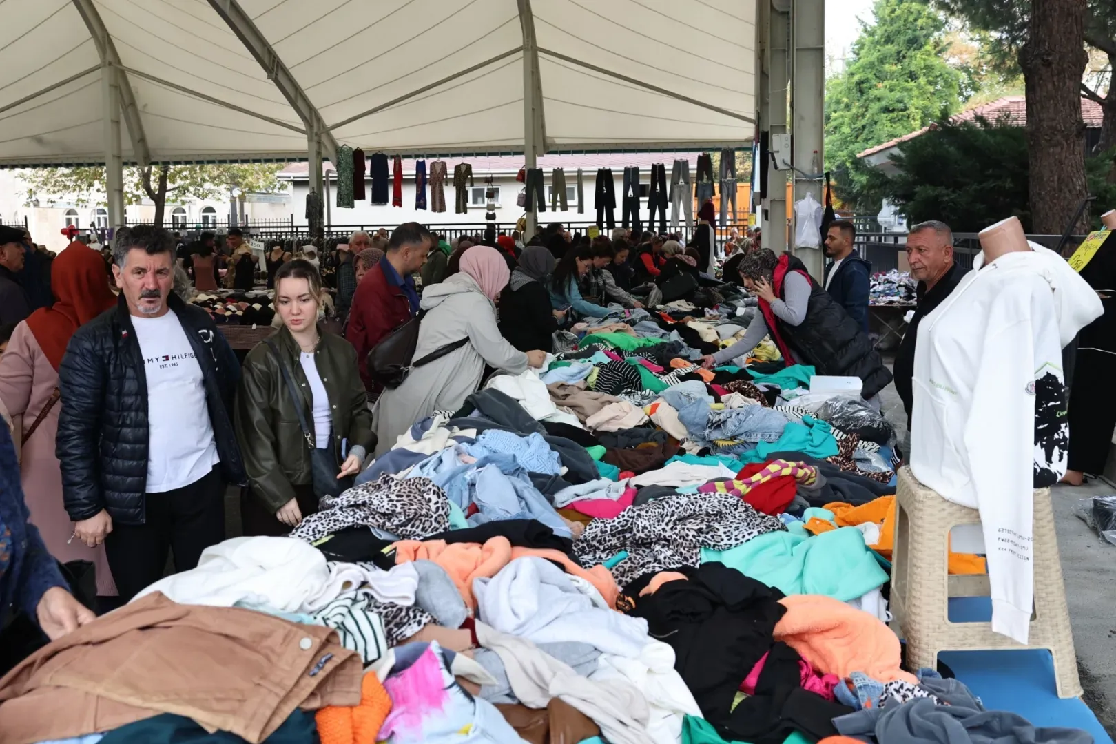 Bursa Nilüfer’in 7’nci giyim pazarı açıldı