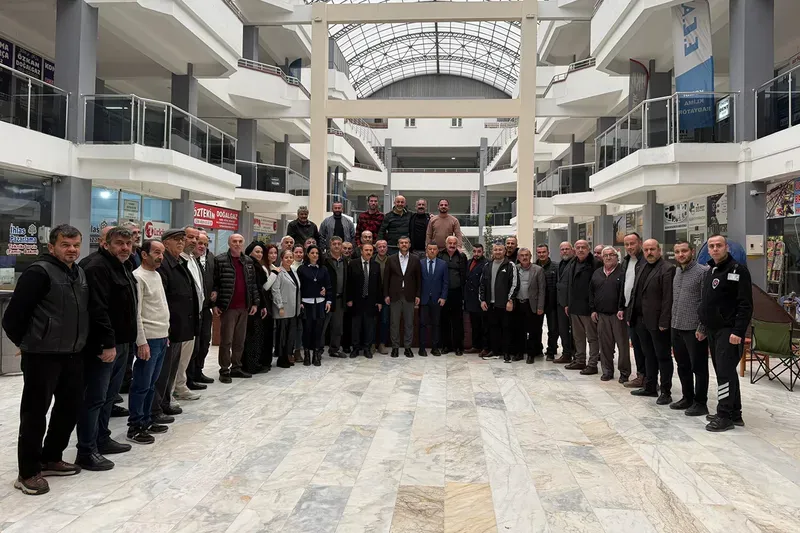 Karabük Belediye Başkanı Çetinkaya Tüccarlar İş Merkezi Esnaflarını Ziyaret Etti