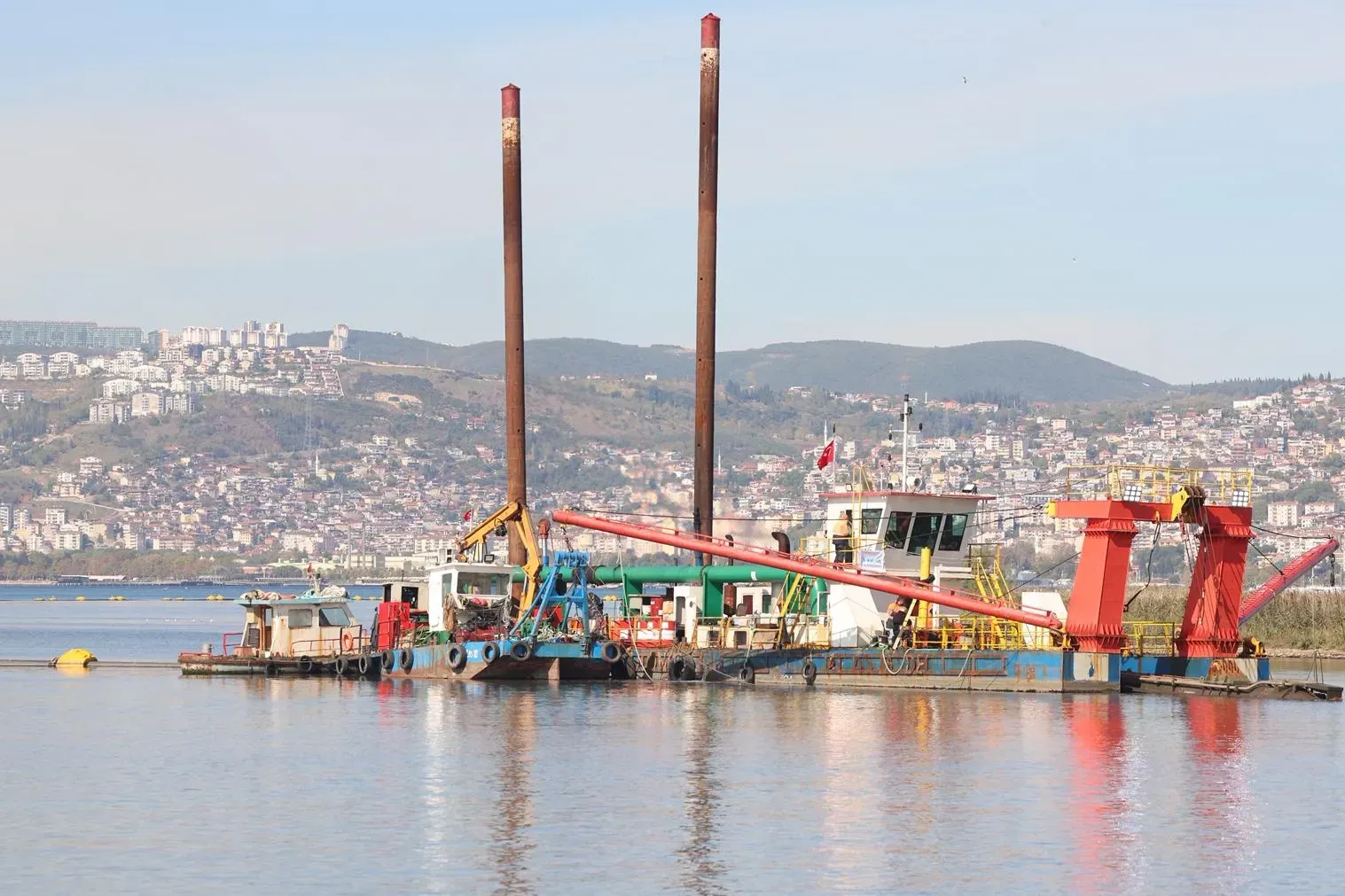 İzmit Körfezi yeniden nefes aldı... Temizlenen körfezde artık yunuslar dans ediyor
