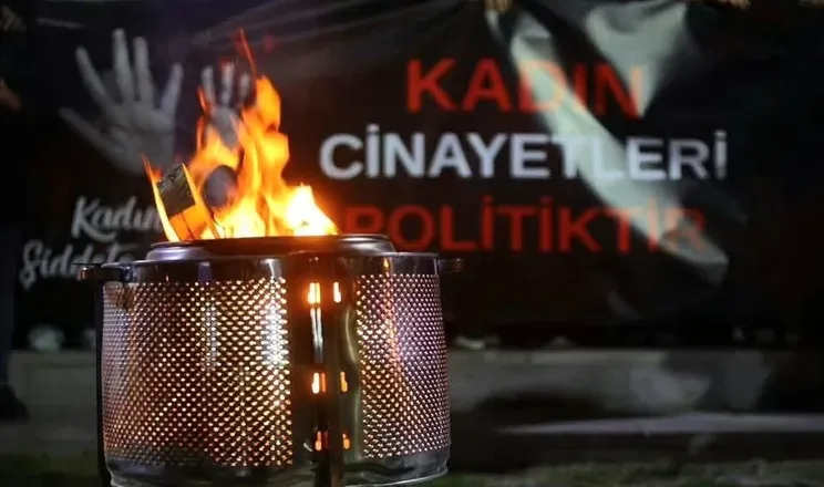 Karabağlar Karanlığa Karşı Nöbette: “Bir Kadın Daha Eksilmeyeceğiz!”