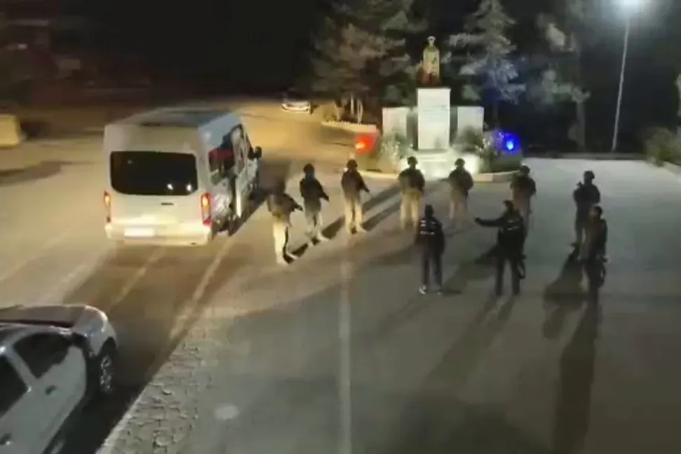 Jandarmadan 22 ilde DEAŞ