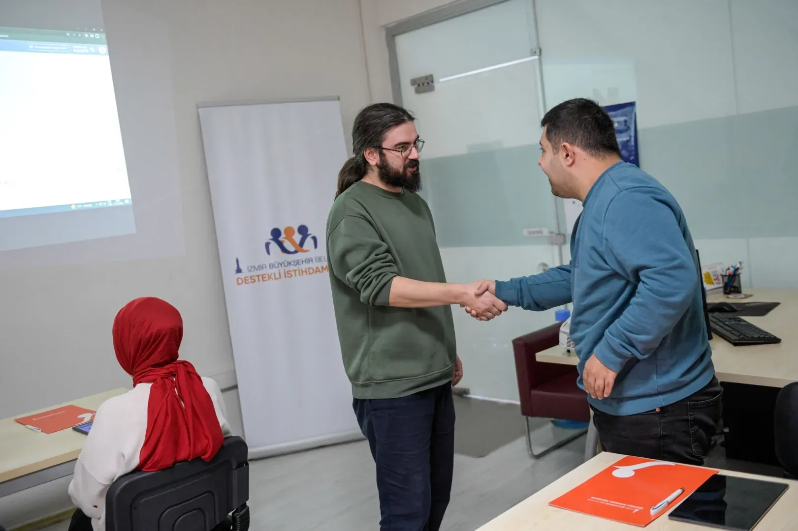 İzmir’de 53 engelli çalışma hayatına katıldı