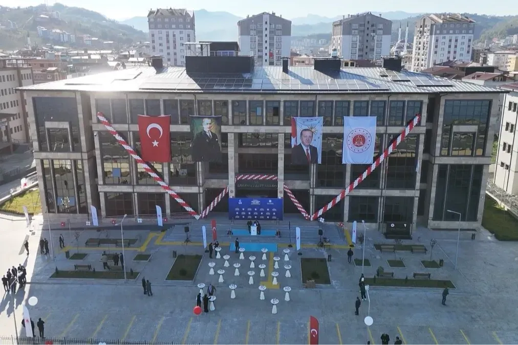 Trabzon Araklı’ya modern adalet binası törenle açıldı