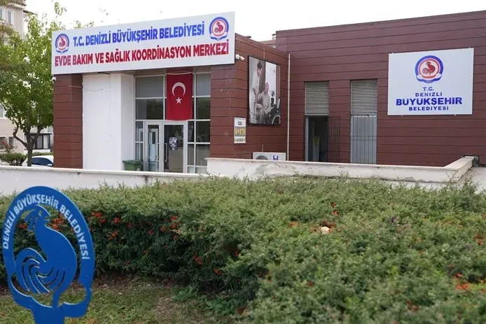 Denizli’de evde bakım ve sağlık hizmetleri gönüllere dokunuyor