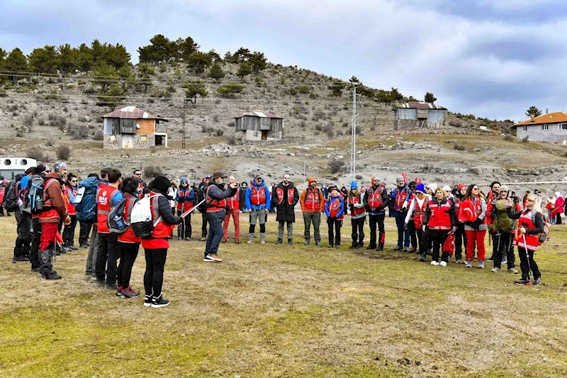 BAŞKENTLİLER GÜDÜL SORGUN YAYLASI’NDA DOĞA YÜRÜYÜŞÜNDE BULUŞTU