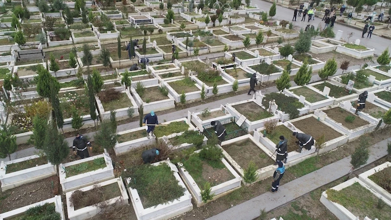 Manisa’da mezarlık bakımları aralıksız devam ediyor