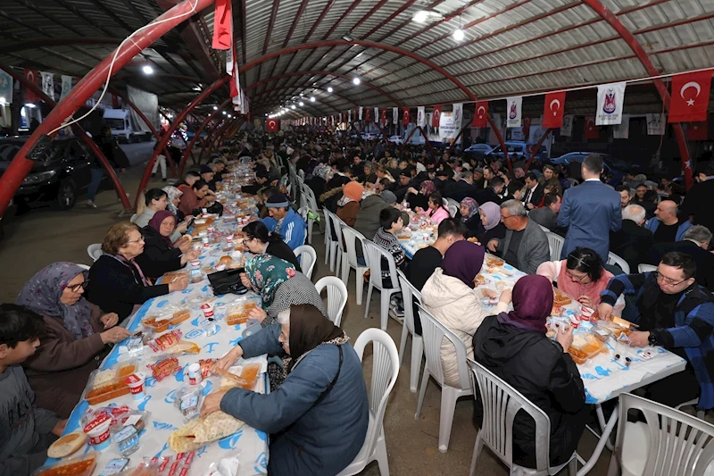 Büyükşehir’in İftar Sofrası Alaybey’de Kuruldu