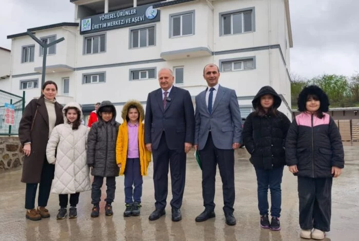 ÖĞRENCİLERDEN ÜNYE BELEDİYESİ AŞEVİ’NE ANLAMLI BAĞIŞ