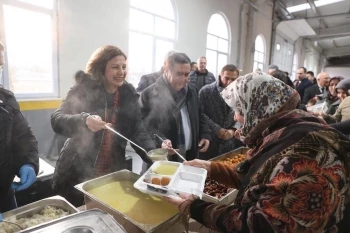 BÜYÜKŞEHİR İFTAR DAVETLERİ MAHMUDİYE’DE BAŞLADI