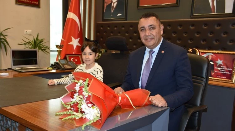 BAŞKANIMIZ, BELEDİYE BAŞKANLIĞI GÖREVİNİ FEVZİPAŞA İLKOKULU ÖĞRENCİSİ SILA ANAÇ’A DEVRETTİ