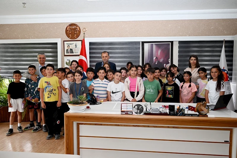Öğrencilerden, Başkan Topaloğlu ve Başkan Vekili Bilici’ye ziyaret