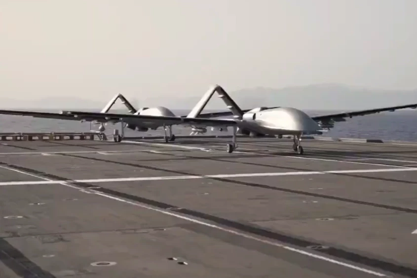 TCG Anadolu’da art arda uçuşlar... Bayraktar