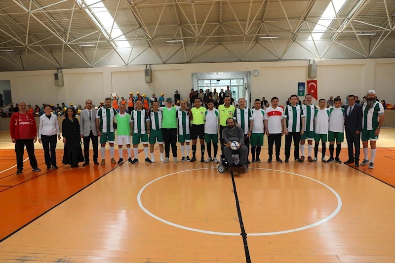 ÖZEL ÖĞRENCİLERLE SAHADA BULUŞTULAR