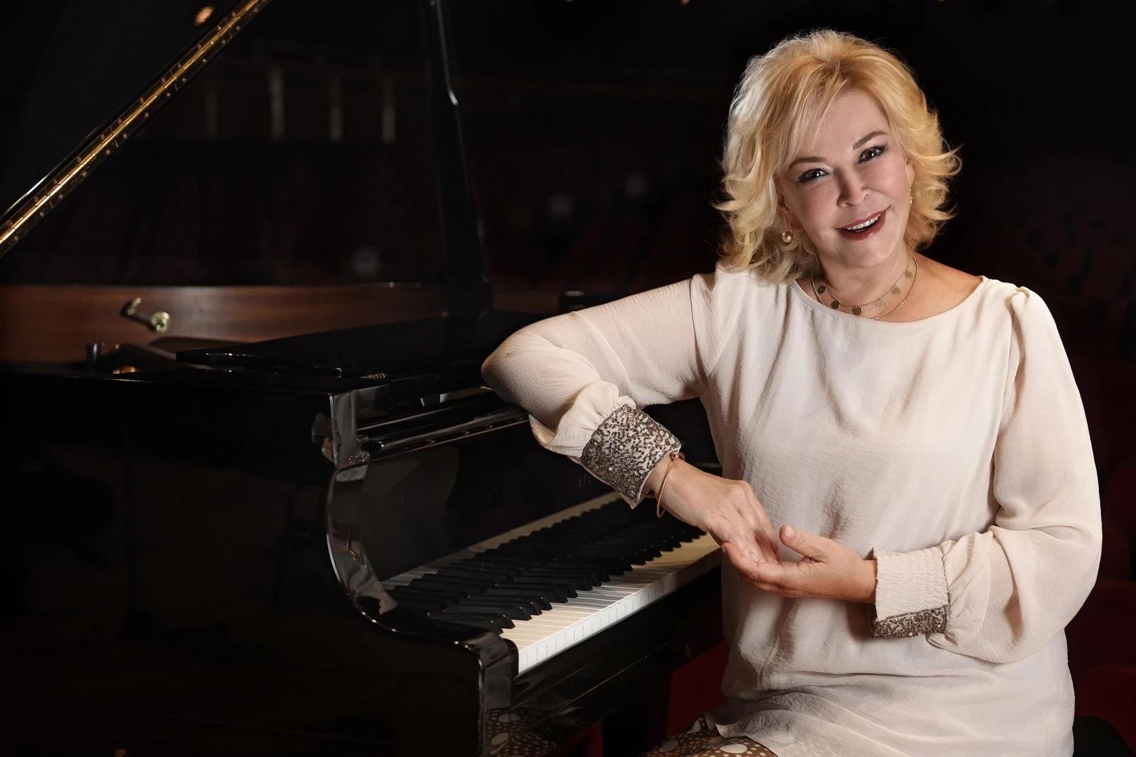 Gülsin Onay, Mayıs