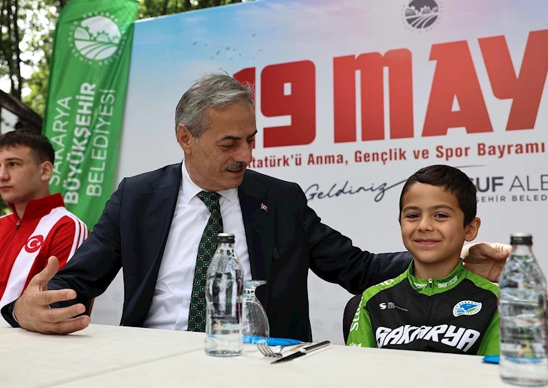 “Şehrimizin ve ülkemizin geleceği gençlerin başarılarından gurur duyuyoruz”