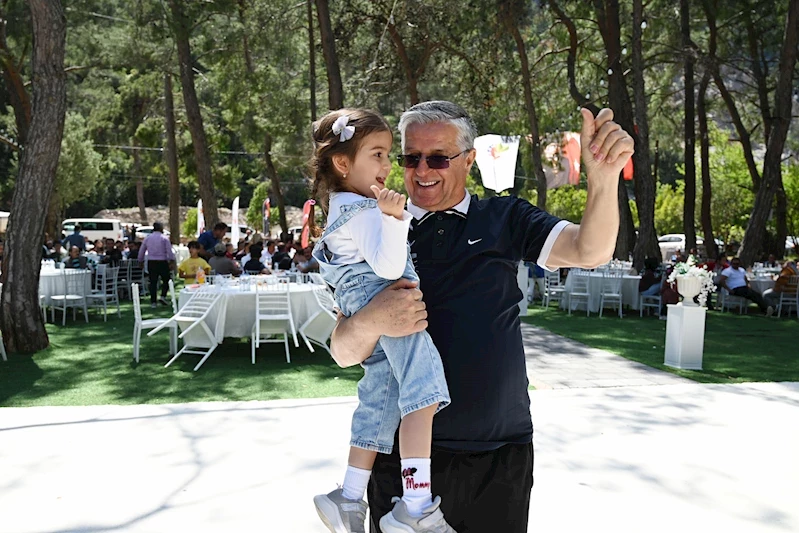 Başkan Topaloğlu’ndan belediye personeline yemek