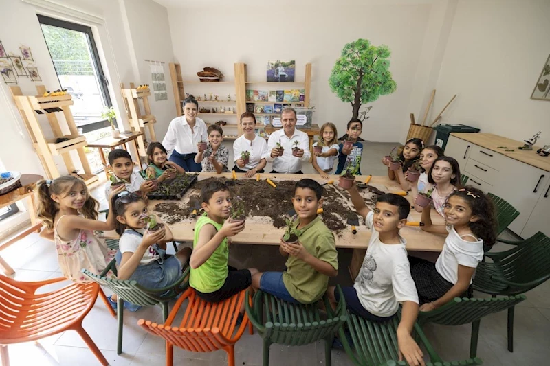 Başkan Seçer ve Meral Seçer ‘Mezitli Çocuk Kampüsü’nü Ziyaret Etti