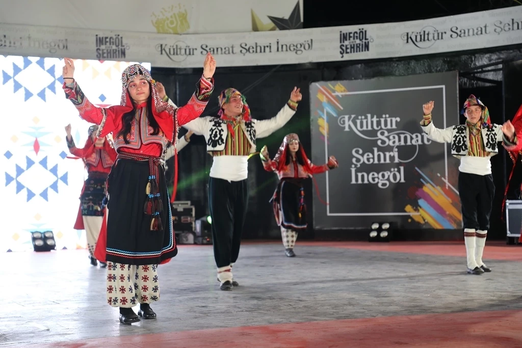 İnegöl Belediyesi Halk Dansları Topluluğu 14. yılını kutluyor