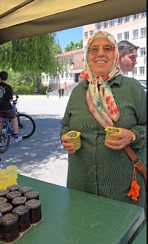 BAŞKAN ÇOLAKBAYRAKDAR: “EĞİTİMDE DE, SINAVDA DA KOCASİNAN HEP YANINIZDA”
