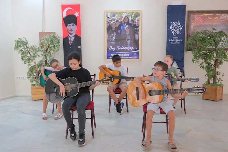 BAŞKAN ÇERÇİOĞLU’NDAN GELECEĞİN MÜZİSYENLERİNE DESTEK: AYDINLI ÇOCUKLAR YAZ TATİLİNİ MÜZİKLE GEÇİRİYOR