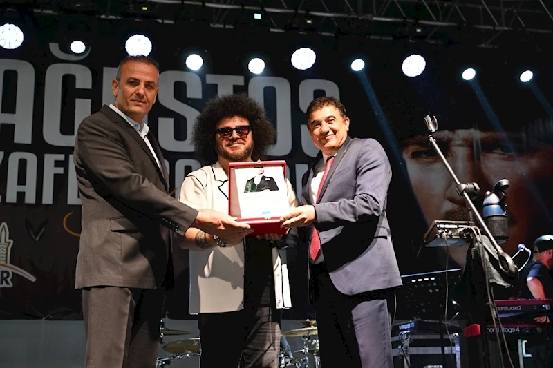 ZAFER BAYRAMI COŞKUSU DOLU DOLU YAŞANDI