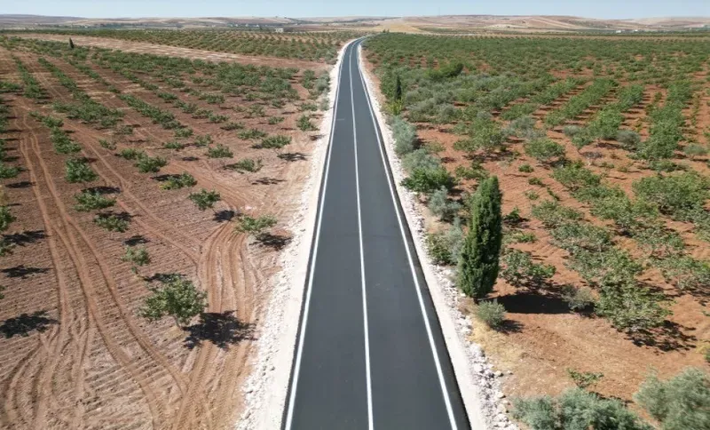 BİRECİK’TE 11,5 KİLOMETRELİK KIRSAL YOL SICAK ASFALTLA BULUŞTU