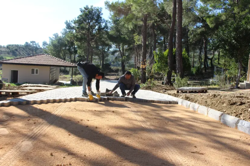 Antalya Manavgat’ta mezarlıklarda çalışma