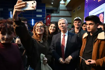 Mansur Yavaş Ankaralı gençlerle buluştu