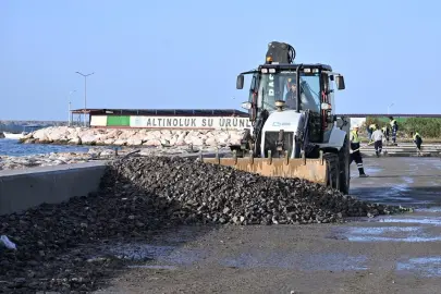 Balıkesir Büyükşehir’den Körfez’de tam kadro müdahale