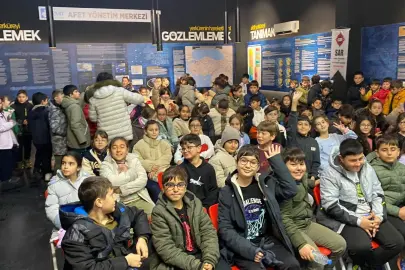 Kocaeli'de öğrencilerden deprem müzesine anlamlı ziyaret