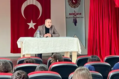 Osmaniye’de gençlere medya uyarısı: Her gördüğünüz bilgiye inanmayın