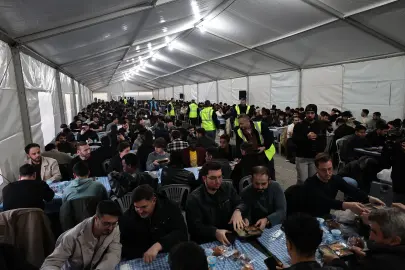 Sakarya’da farklı renk ve coğrafyadan binler birlikte oruç açıyor